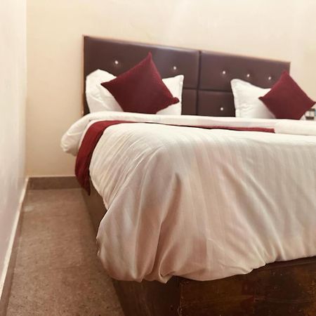 The Lord Krishna Residency Vrindavan Otel Dış mekan fotoğraf