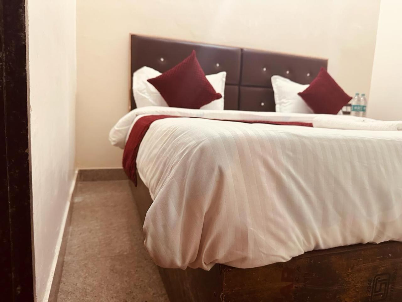 The Lord Krishna Residency Vrindavan Otel Dış mekan fotoğraf
