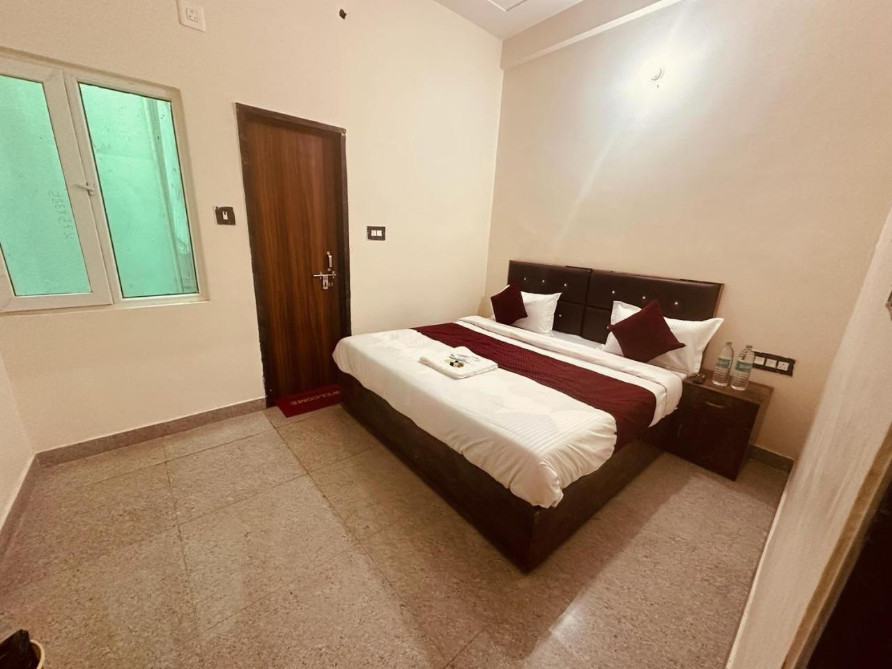 The Lord Krishna Residency Vrindavan Otel Dış mekan fotoğraf