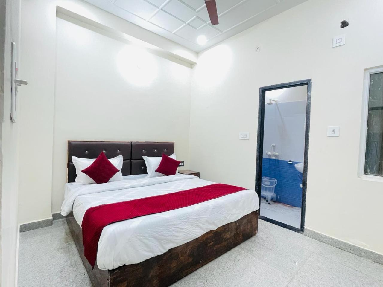 The Lord Krishna Residency Vrindavan Otel Dış mekan fotoğraf