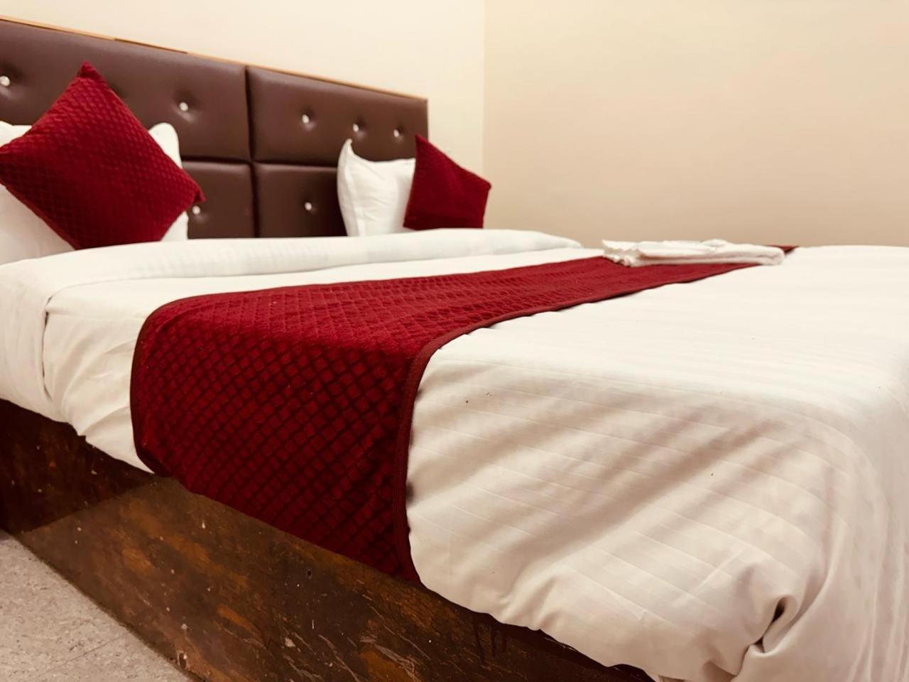 The Lord Krishna Residency Vrindavan Otel Dış mekan fotoğraf