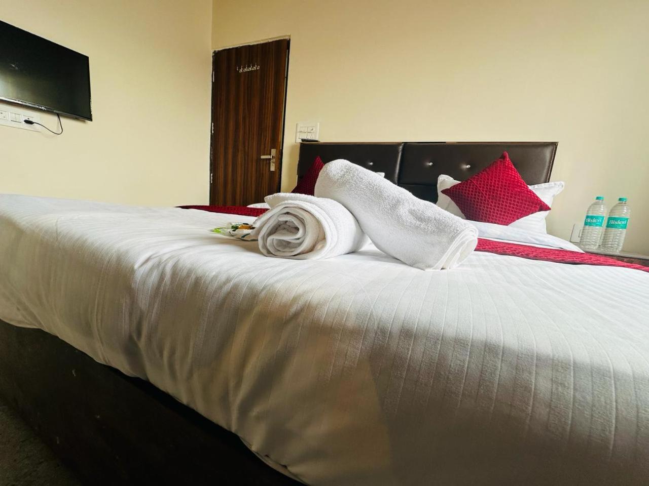 The Lord Krishna Residency Vrindavan Otel Dış mekan fotoğraf