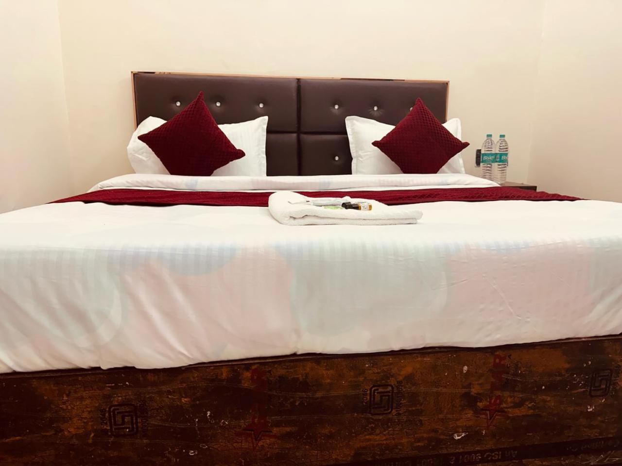 The Lord Krishna Residency Vrindavan Otel Dış mekan fotoğraf