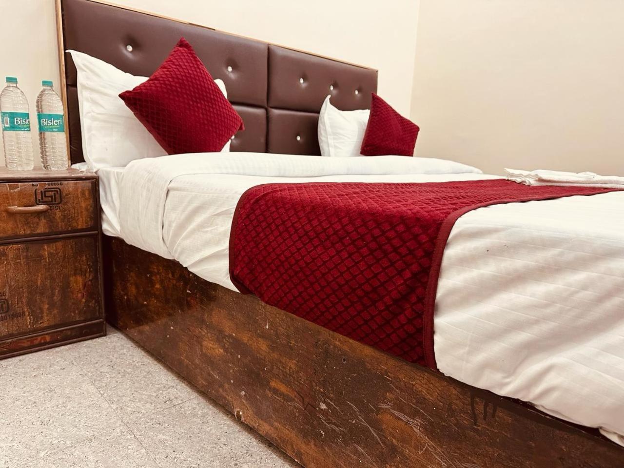 The Lord Krishna Residency Vrindavan Otel Dış mekan fotoğraf